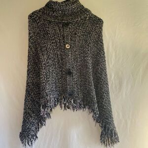 Black and white fringe poncho ￼
